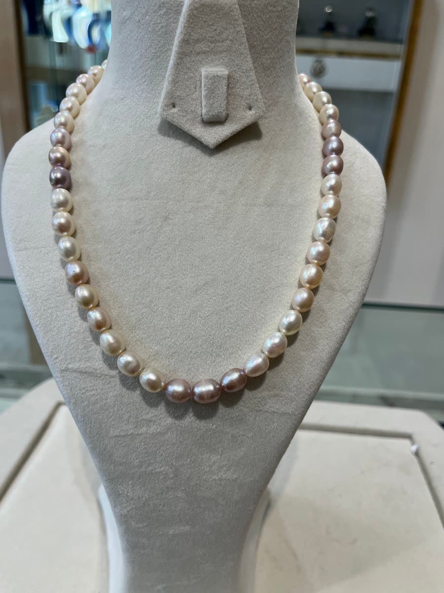 Collier de perles ovales multicolores