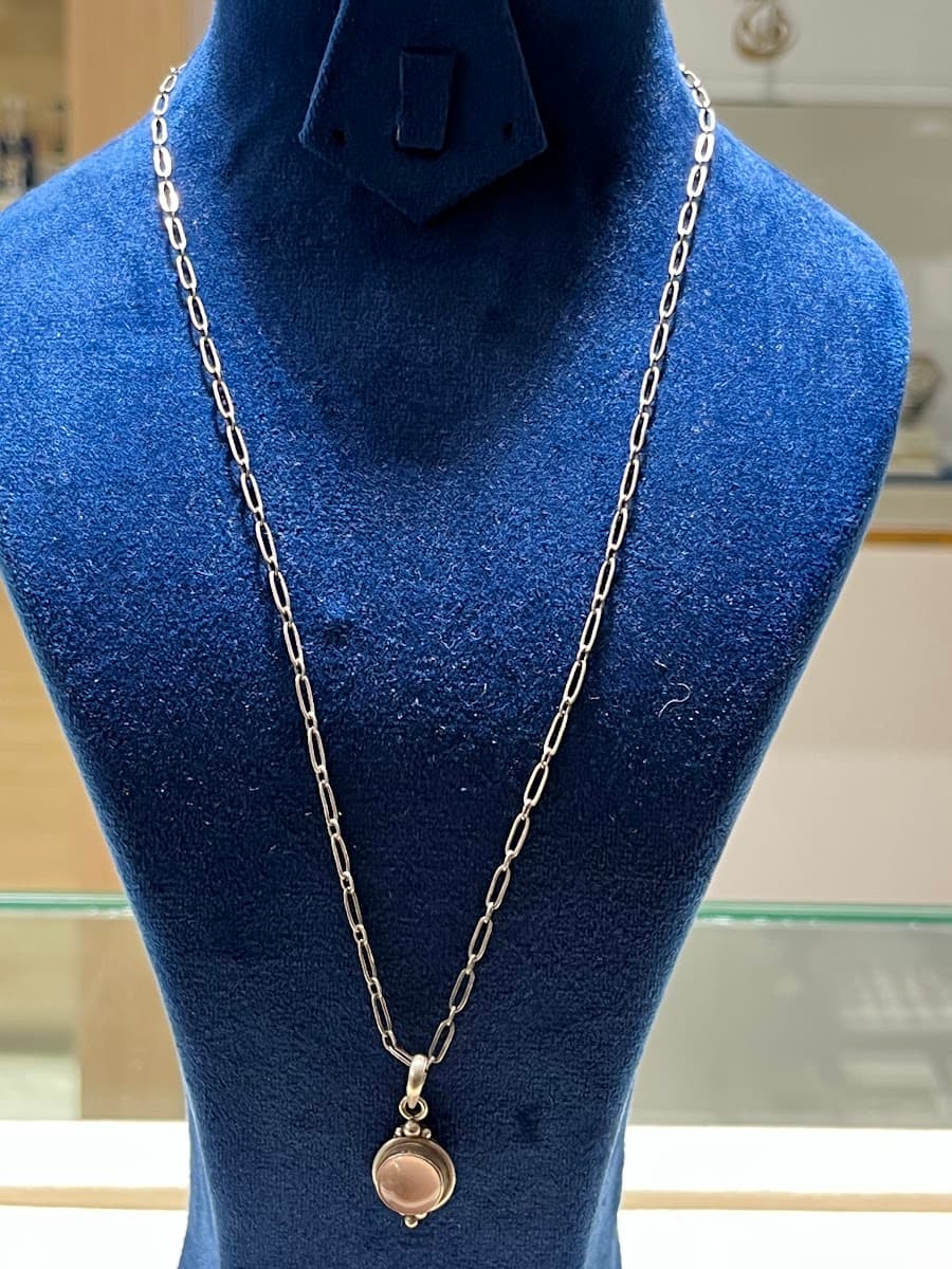 Collier avec pendentif en quartz rose