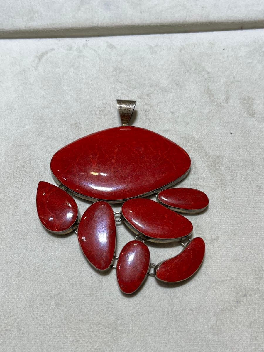 Pendentif en corail rouge et argent