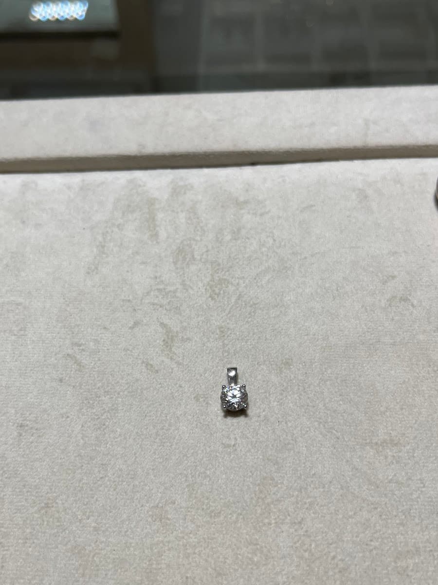 Pendentif solitaire en diamant