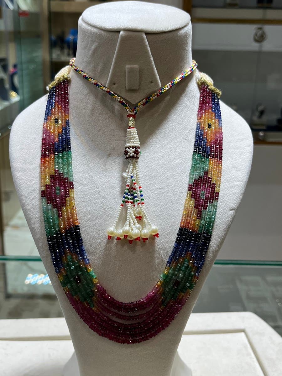 Collier multicolore à plusieurs rangs avec pendentif