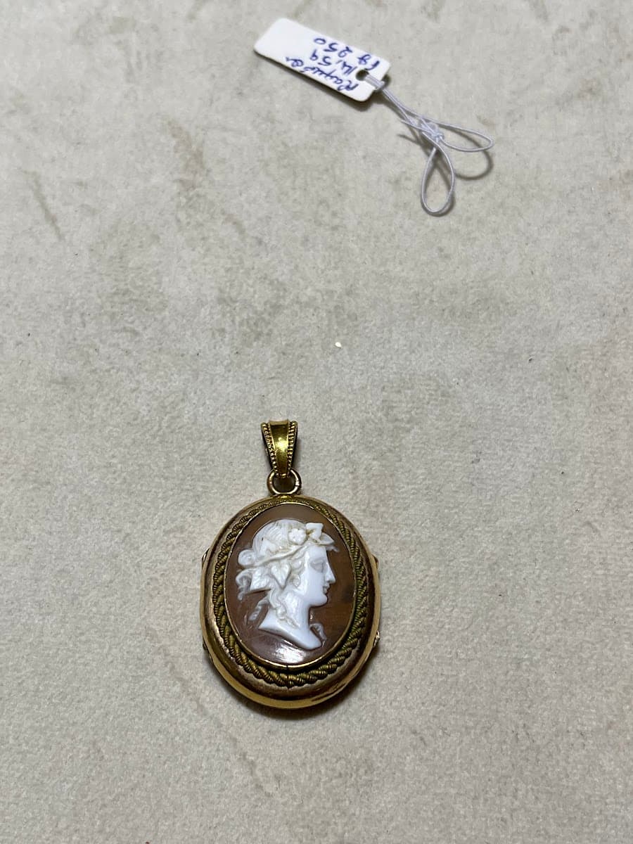 Pendentif Camée Portrait