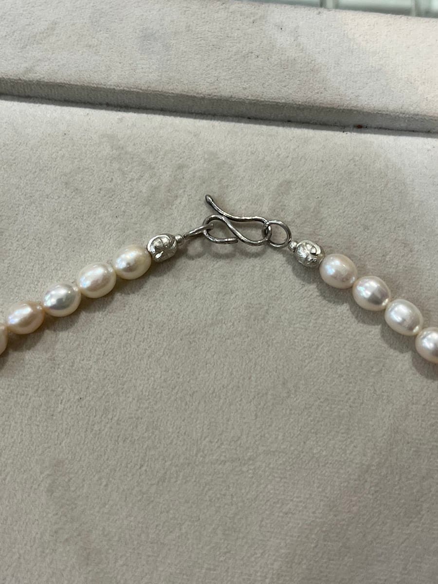 Collier de perles avec fermoir en argent