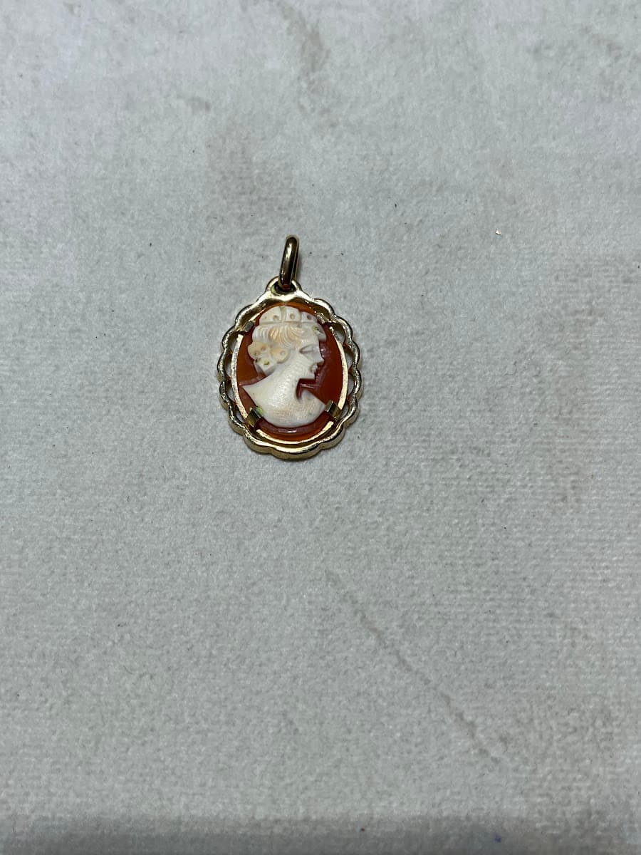 Pendentif Camée Art Déco en Or