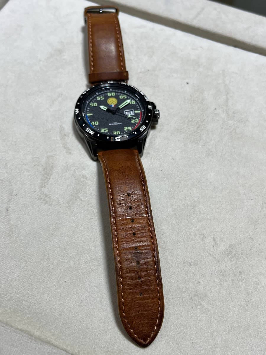 Montre avec bracelet en cuir marron