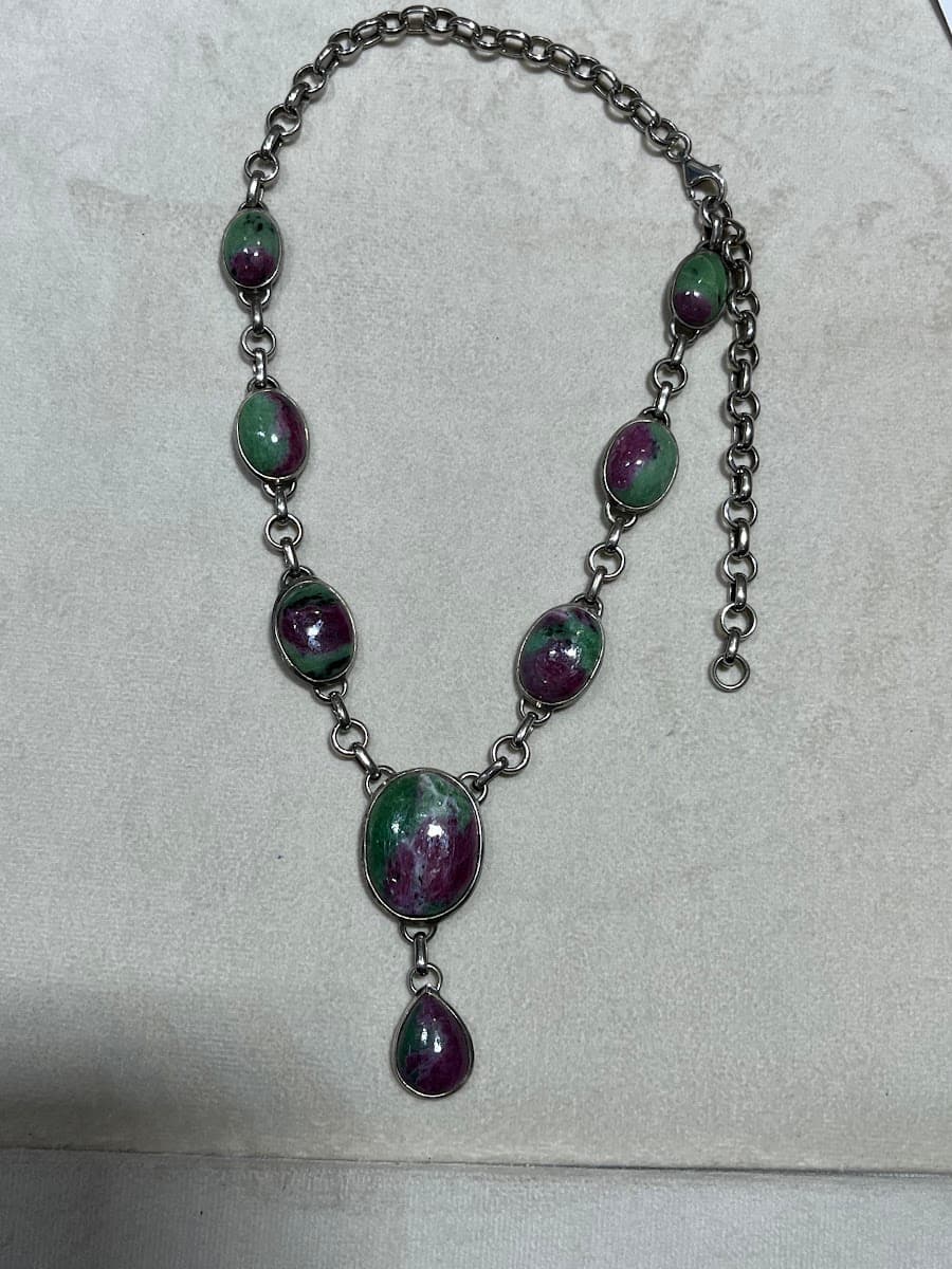 Collier en argent et rubis zoïsite