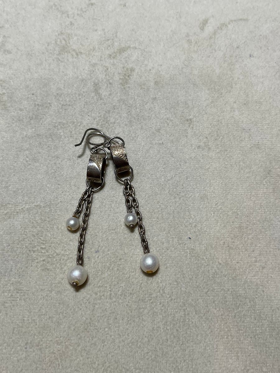 Boucles d'oreilles pendantes en argent avec perles