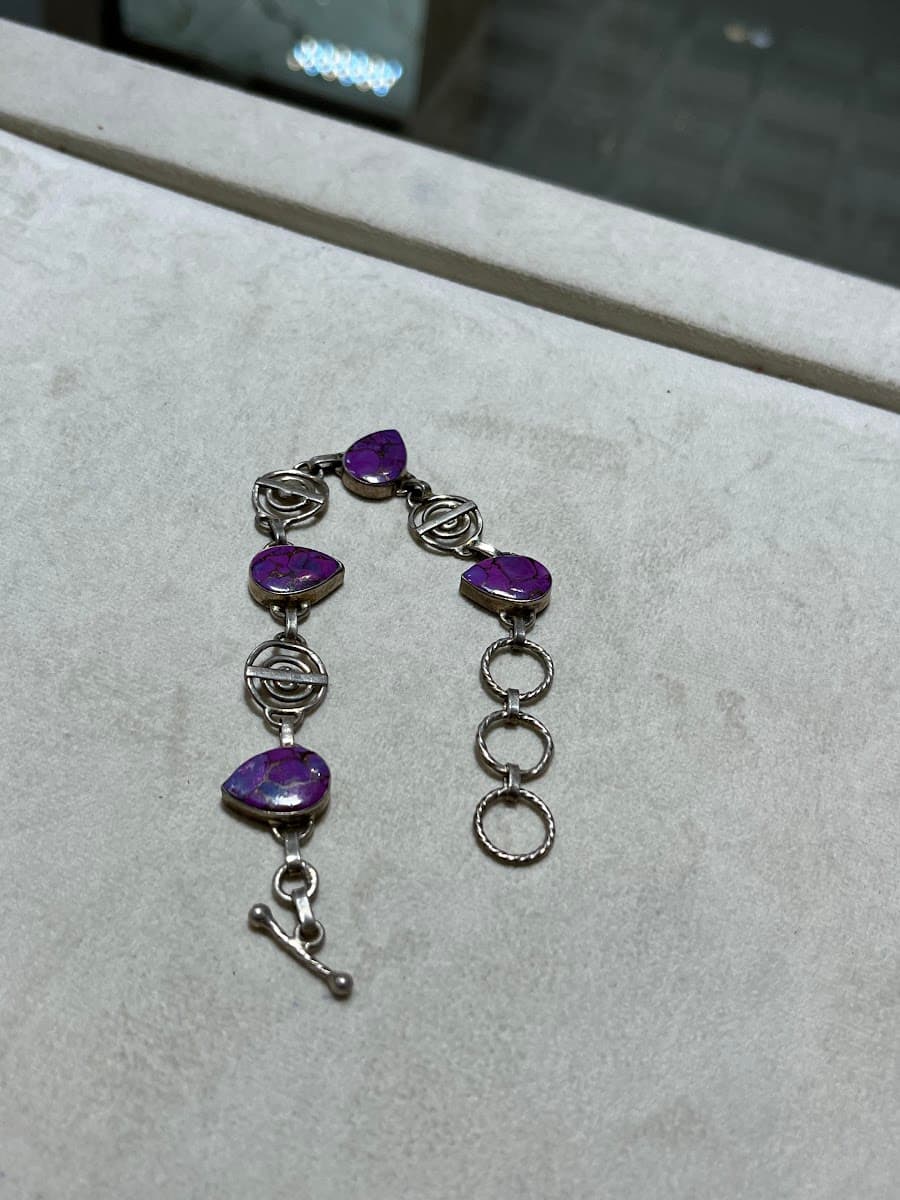 Bracelet en argent avec pierres violettes
