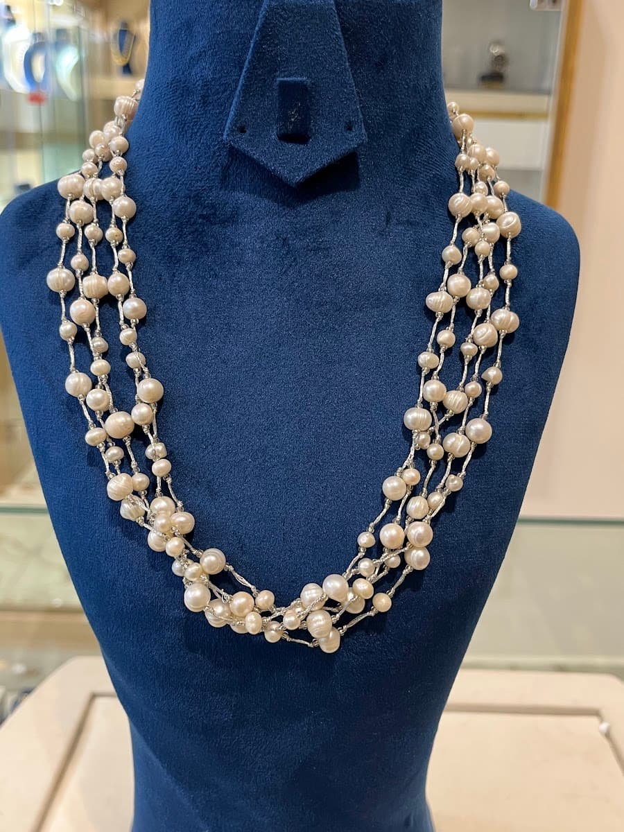 Collier de perles à plusieurs rangs