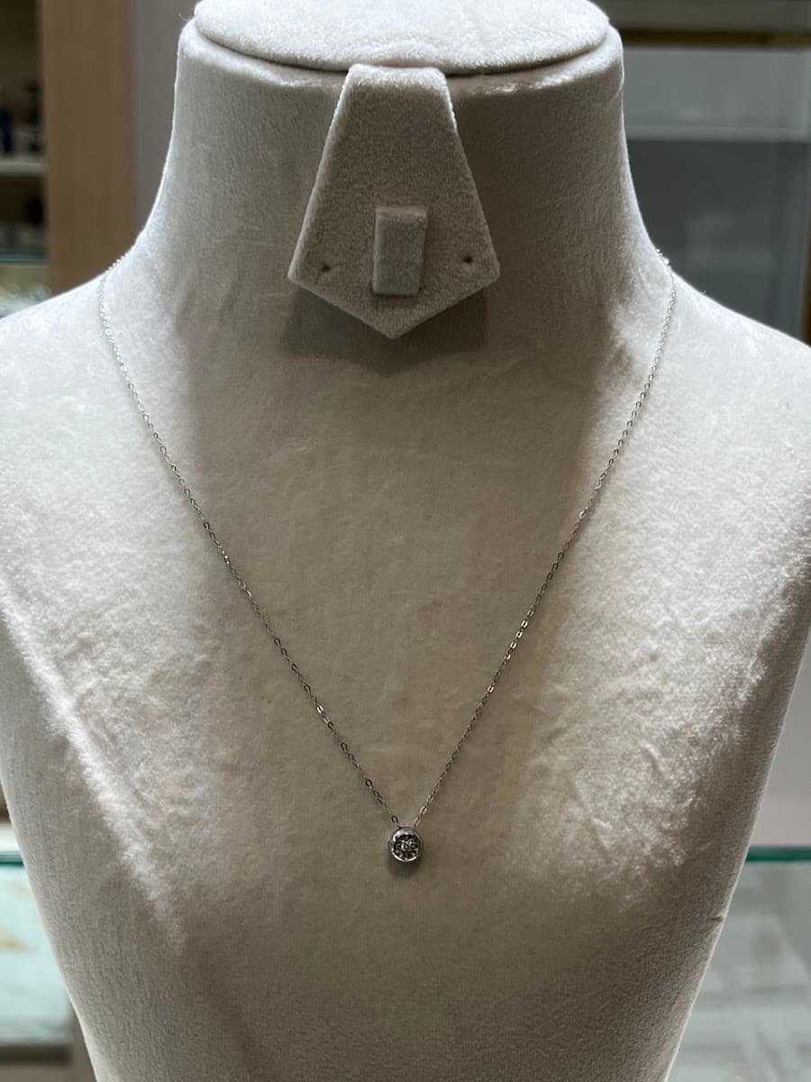 Collier solitaire diamant en or blanc