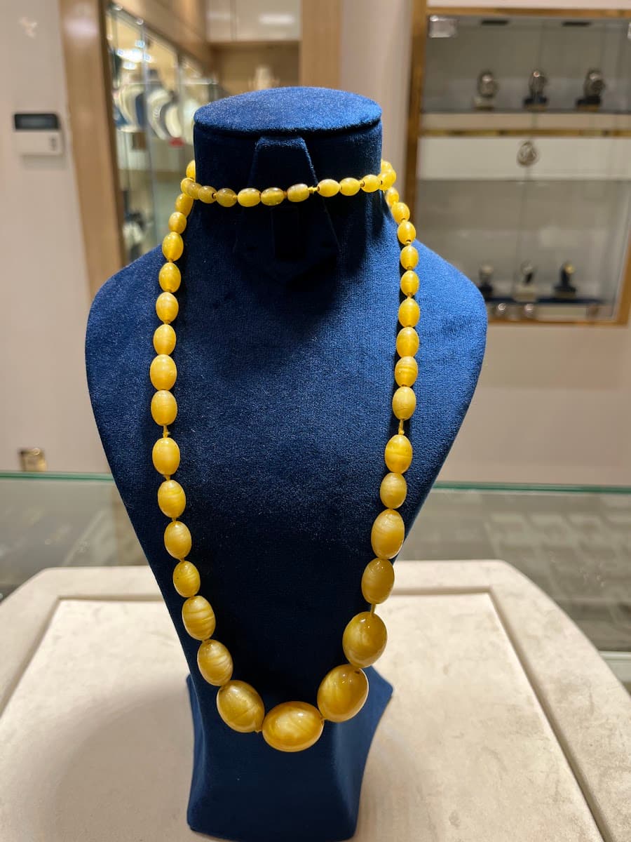 Collier en ambre jaune