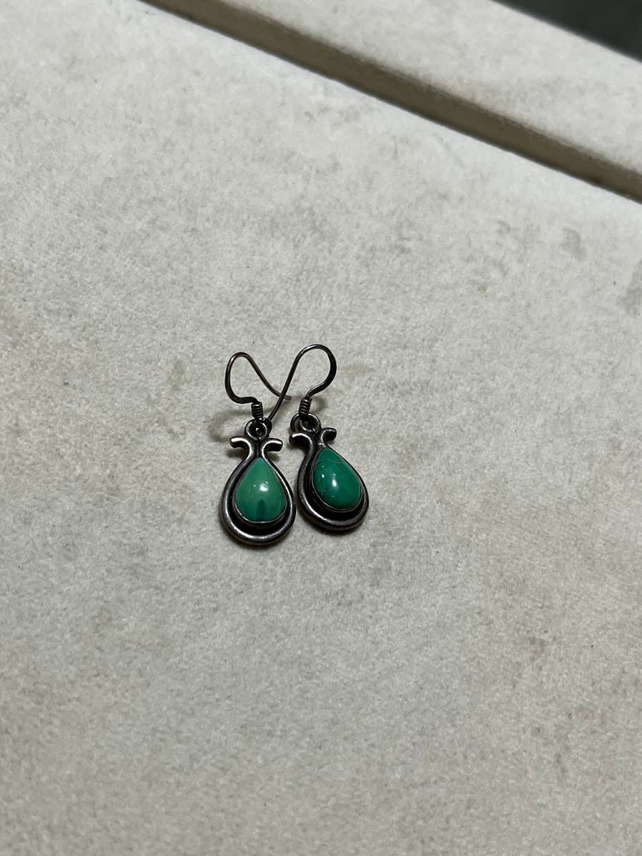 Boucles d'oreilles gouttes vertes en argent