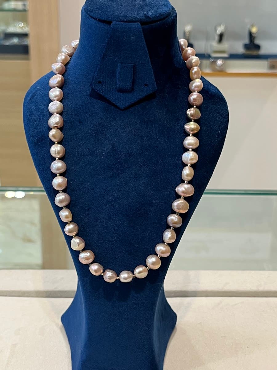 Collier de perles roses baroques