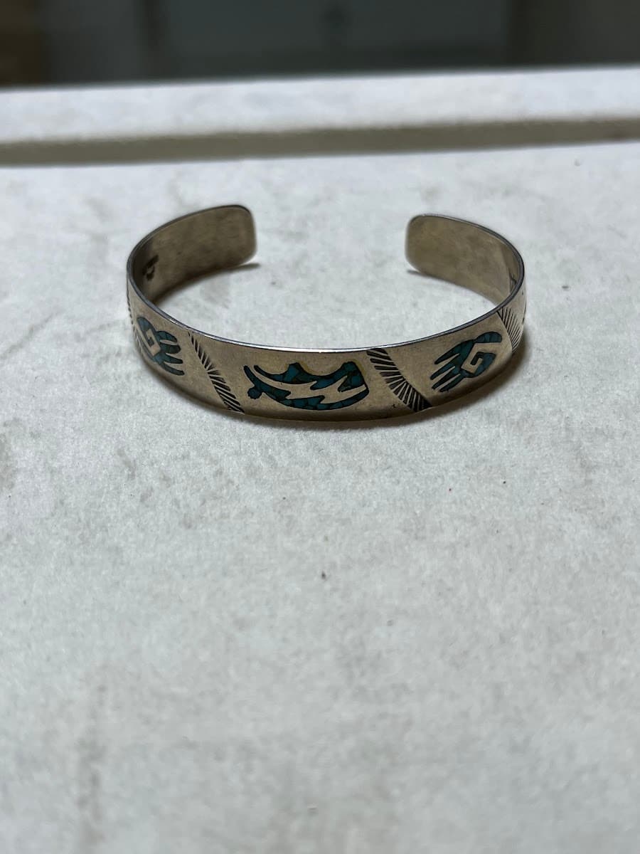 Bracelet manchette Navaho en argent avec incrustations de turquoise