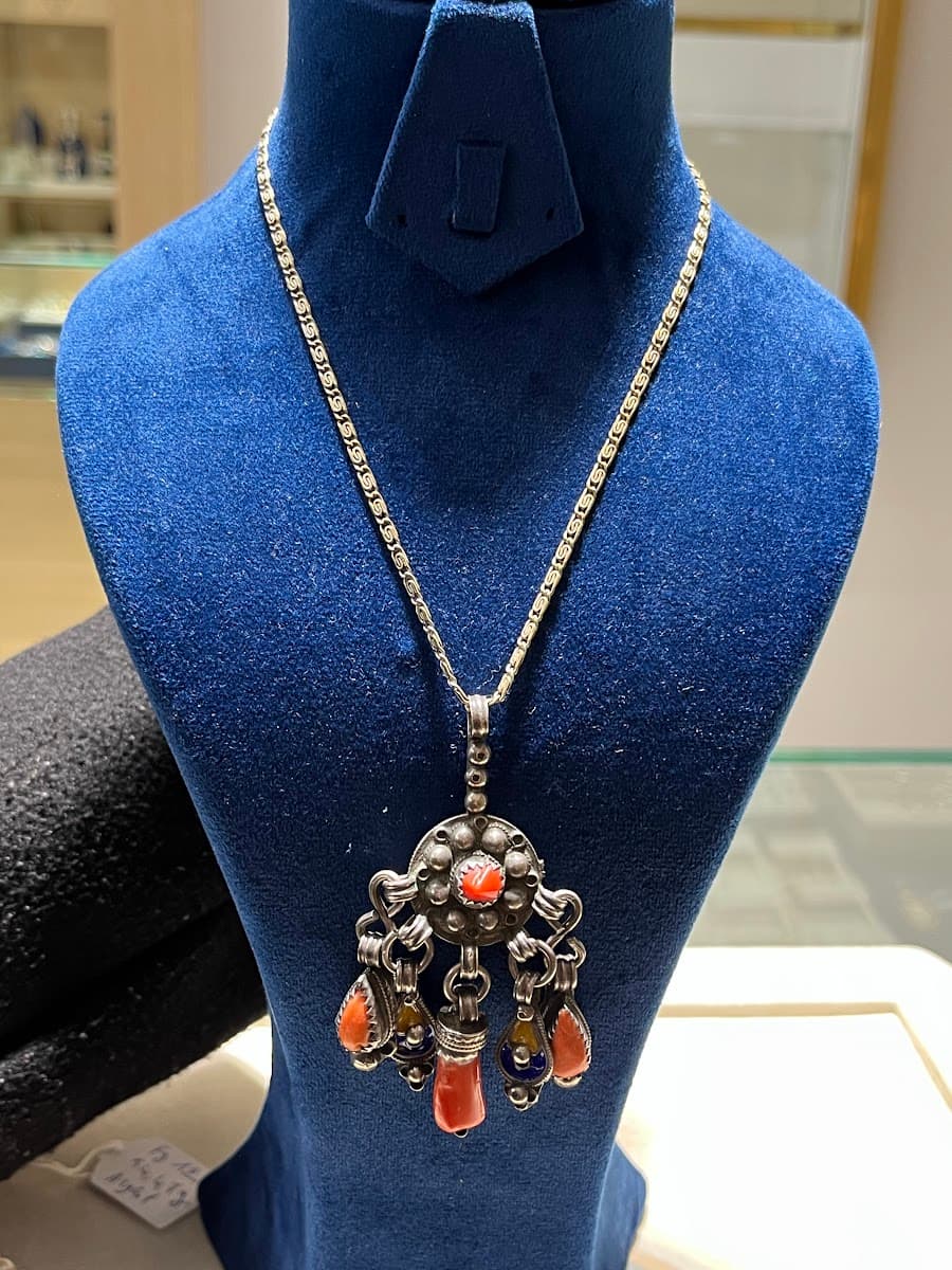 Collier ancien berbère en argent et corail