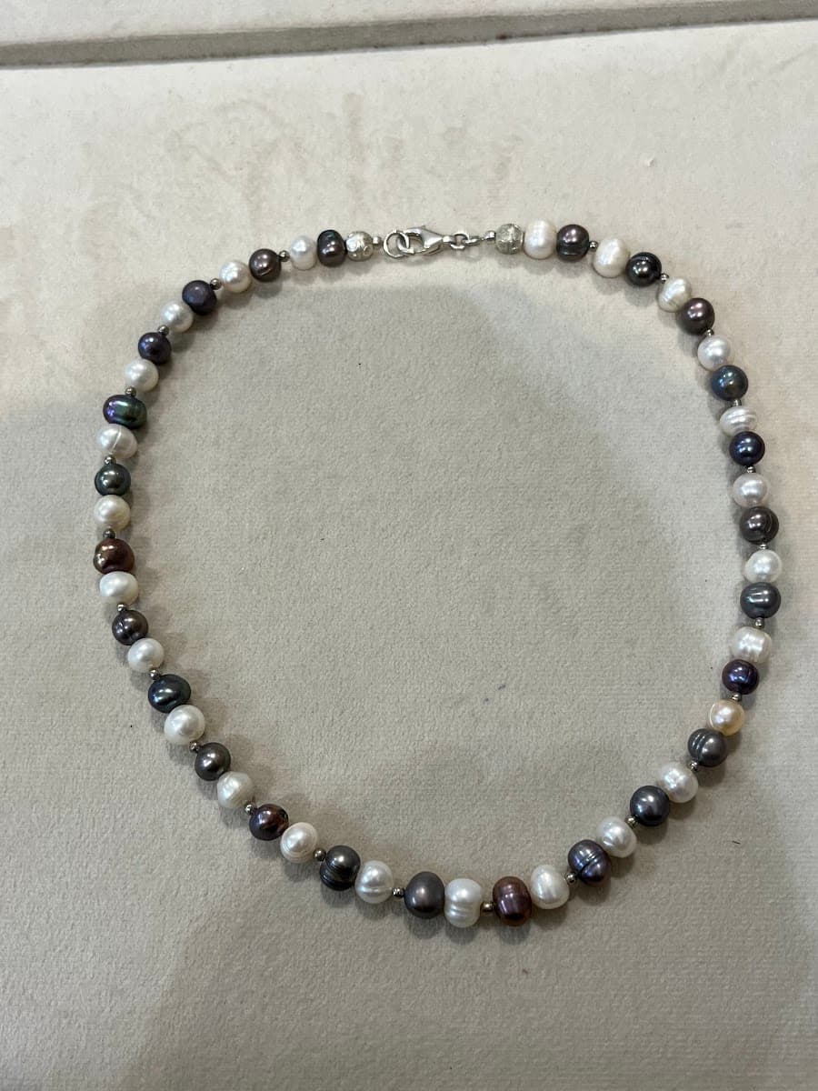 Collier de perles multicolores