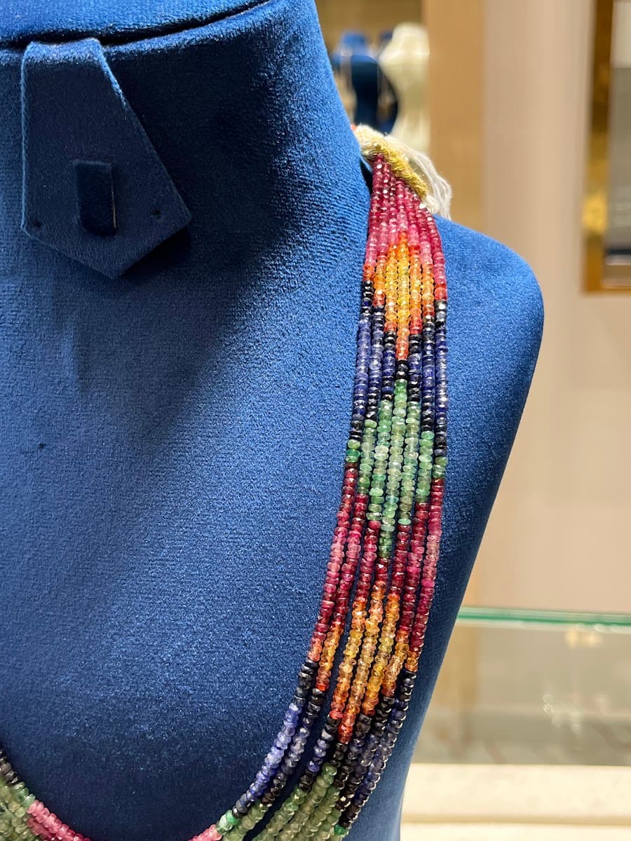 Collier multicolore en pierres fines