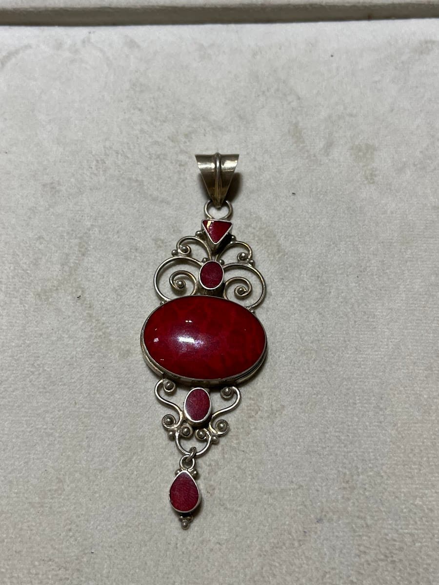 Pendentif argent et corail