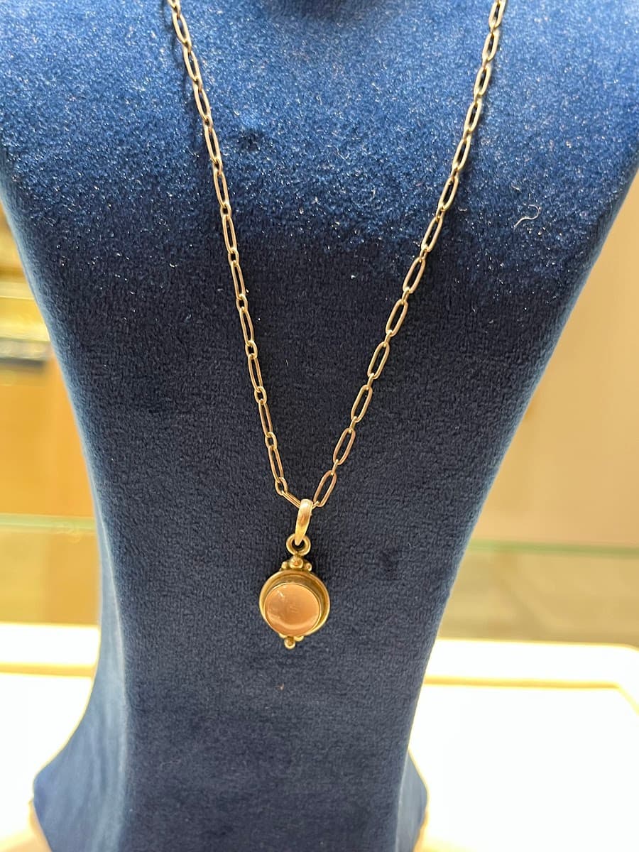 Collier vintage avec pendentif en pierre rose