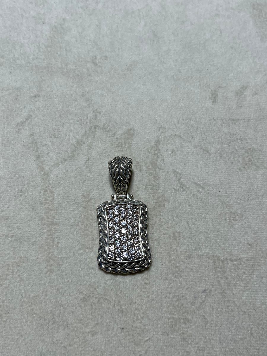 Pendentif rectangle en argent avec diamants