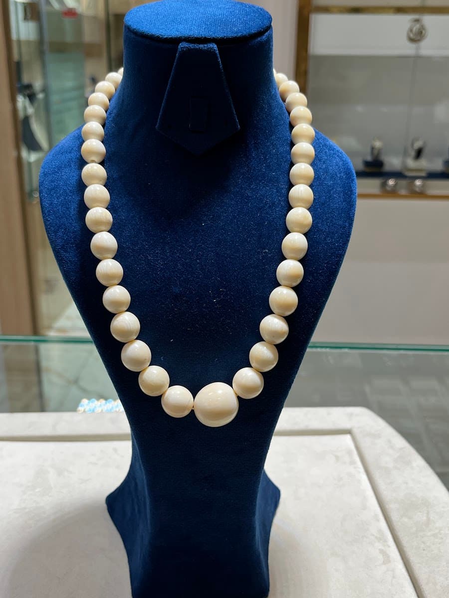 Collier de perles d'ivoire