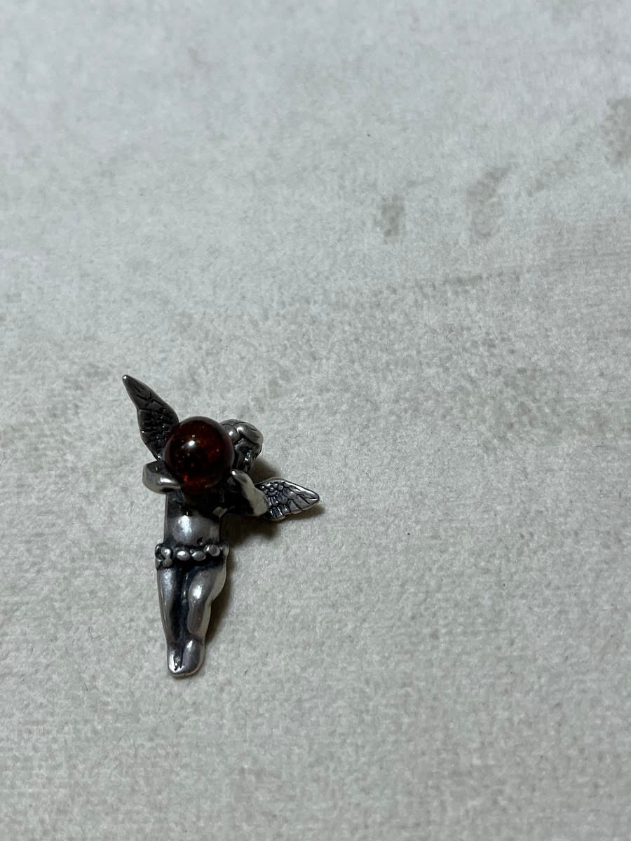 Pendentif ange en argent avec sphère d'ambre