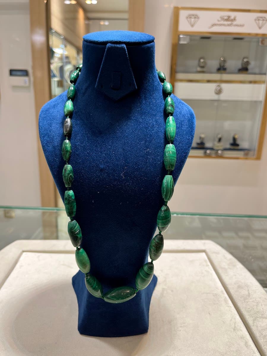 Collier de perles en malachite