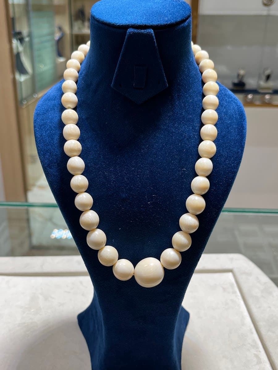 Collier de perles ivoire