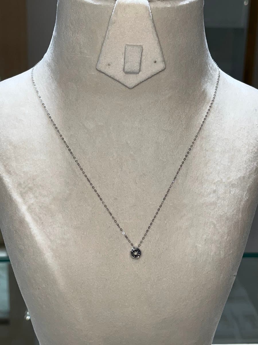 Collier avec pendentif diamant