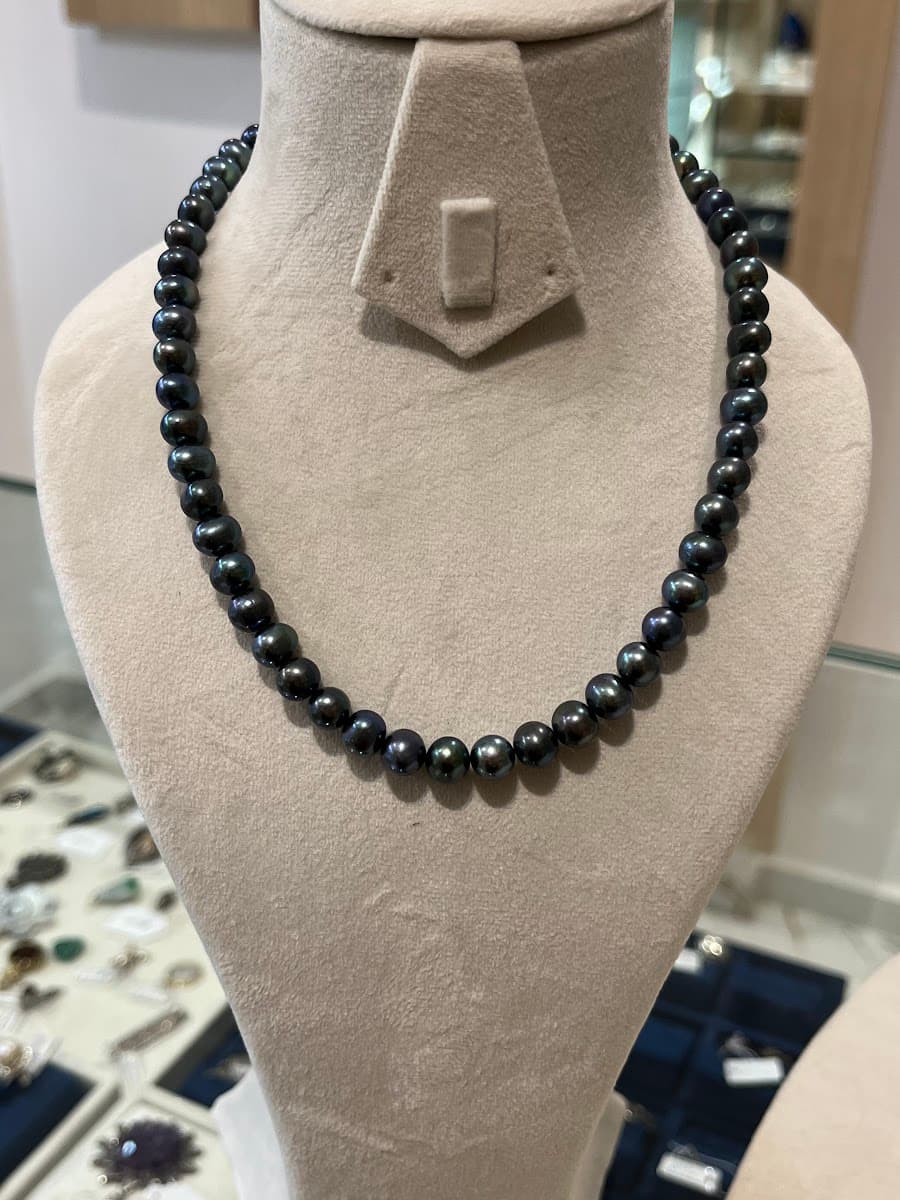 Collier de perles noires