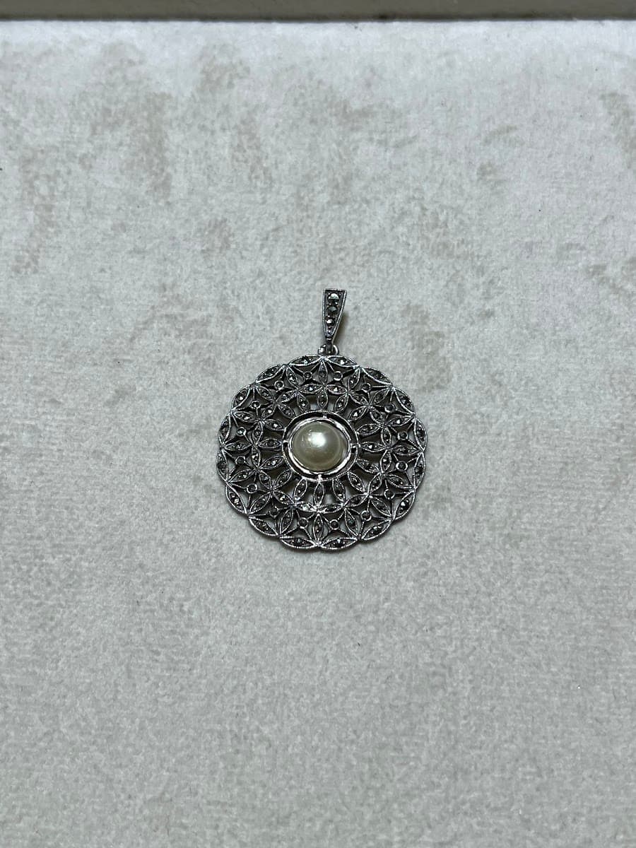 Pendentif vintage en argent avec perle et marcassites
