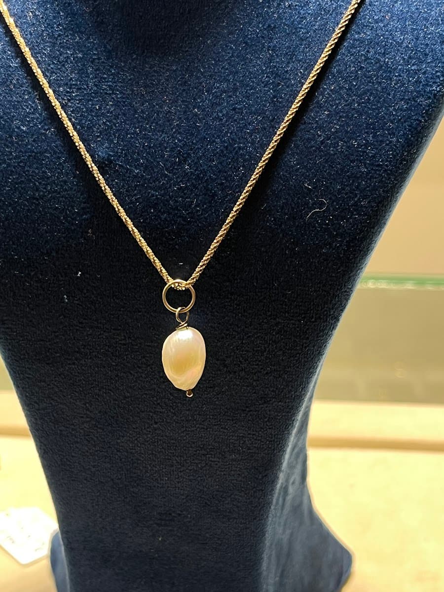 Collier en or avec perle baroque