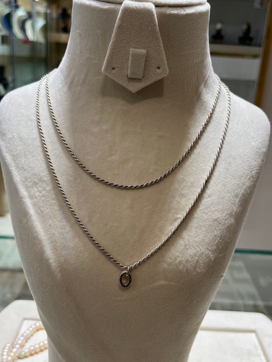 Collier chaîne torsadée en argent avec pendentif circulaire Bvlgari